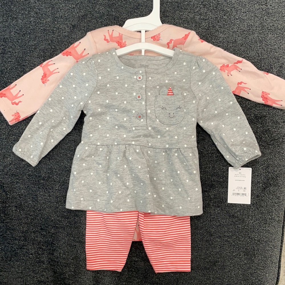 Carter’s 3 piece outfit set.